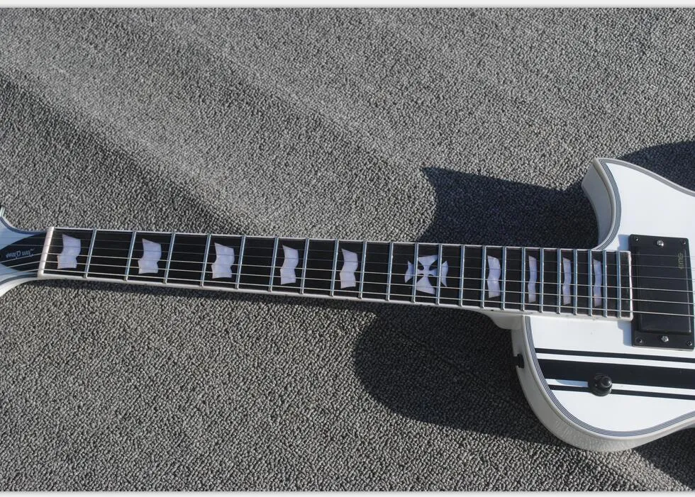 Custom Shop ironcross sw jameshetfield vit elektrisk gitarr aktiva pickups 9V batteritecken, svart hårdvara