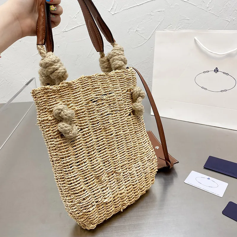 Designer Women Twine Straw Tote Bag Luxurys Designers Väskor Italien Milano Brand Fashion Sunshine Stickning Underarm Beach Handväskor Kvinna Totes