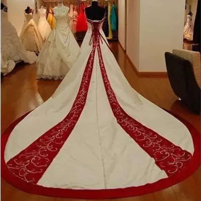 Vintage Kırmızı ve Beyaz Nakış Artı Boyutu Gelinlikler Elbiseler Custom Made Vestidos Sweeett Ülke Bahçe Tarzı Gelinlikler