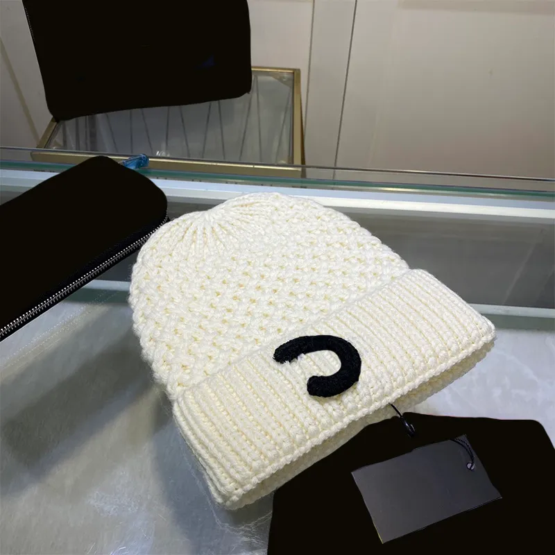 Knitted Cap With Elastic Waistband For Women And Men