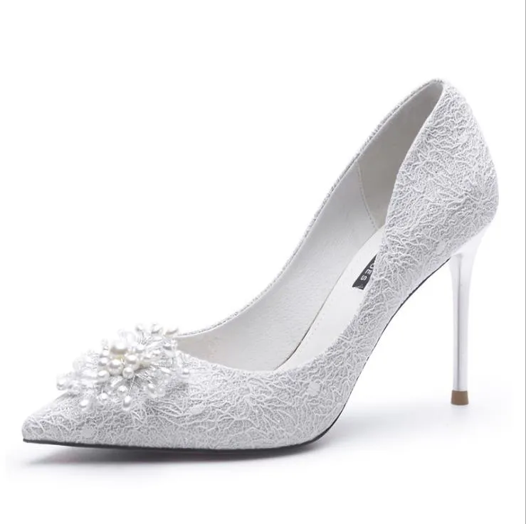 Fashion White Designer Wedding Shoes For Bride Lace Pearls 2022 New Pointed Red Bottom High Heels Women Pumps Evening Gowns Wear Shoes