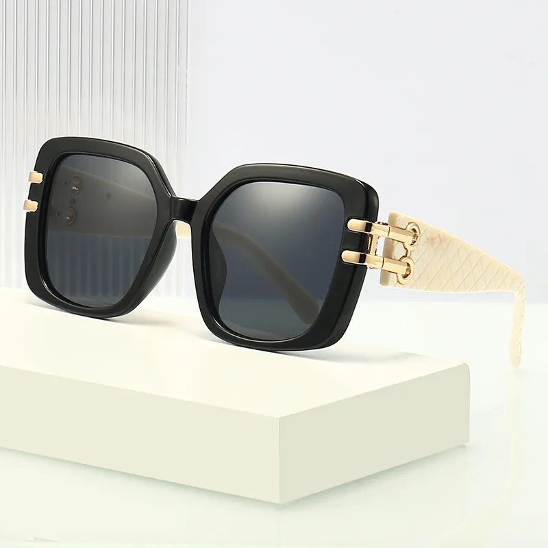 Klassisk retro designer solglasögon mode trend solglasögon anti-glare UV400 Casual Oversized glasögon för kvinnor med låda