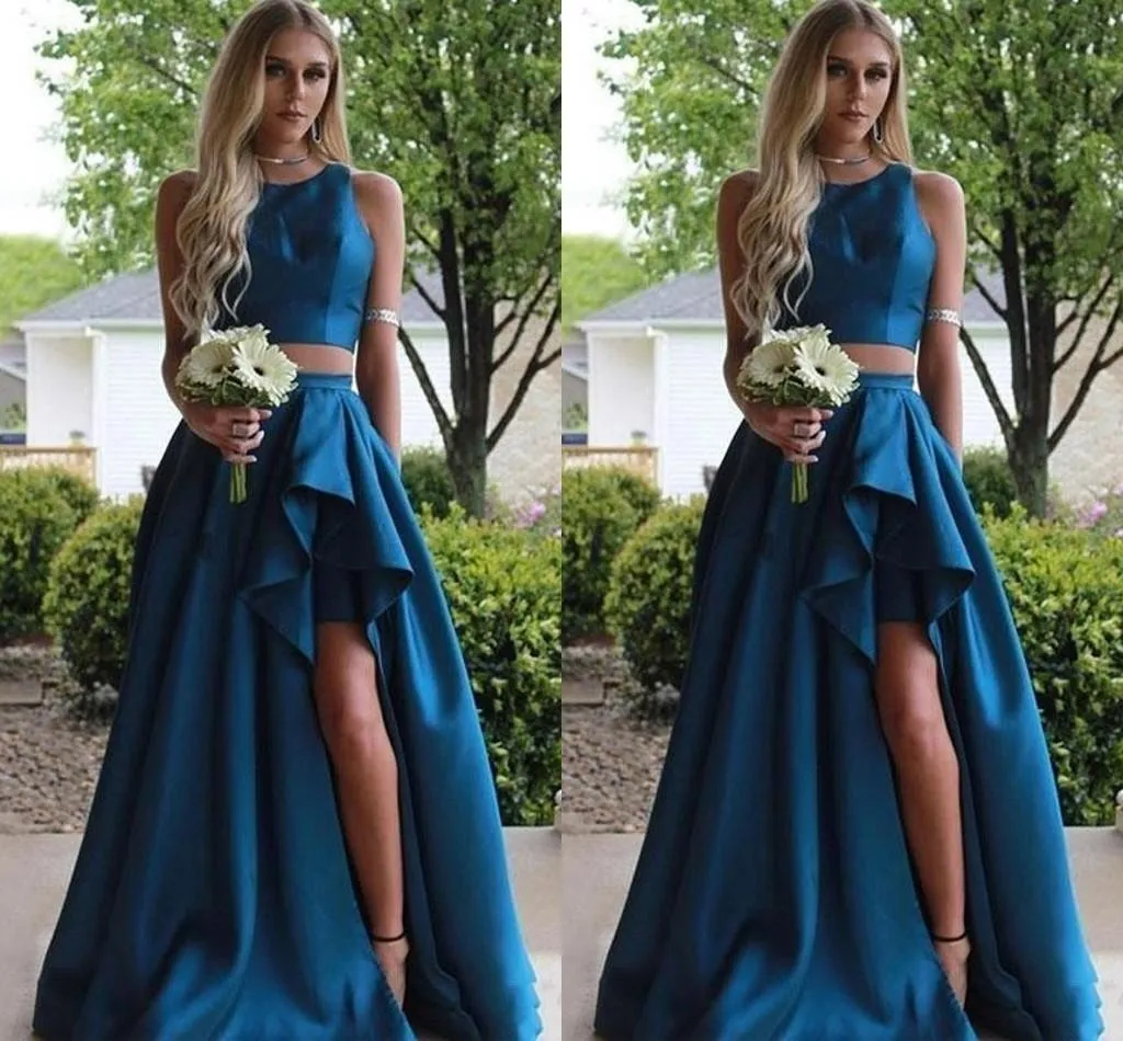 2021 Peacock Blue Prom Dresses Twee Stuk Satijn Ruffles Side Slit Mouwloze Juweel Neck Custom Made Avond Party Jurken Graduation Vestidos