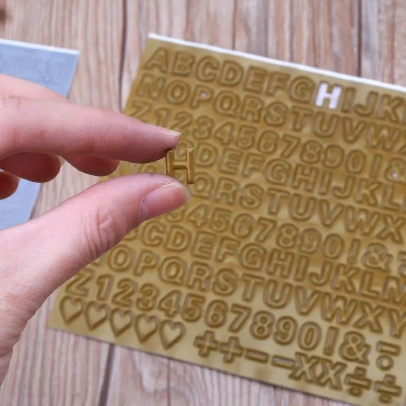 보석 파우치 백 10pcs 6mm 3D 알파벳 문자 에폭시 수지 푹신한 스티커 자체 접착제 영어 번호 필링 255W