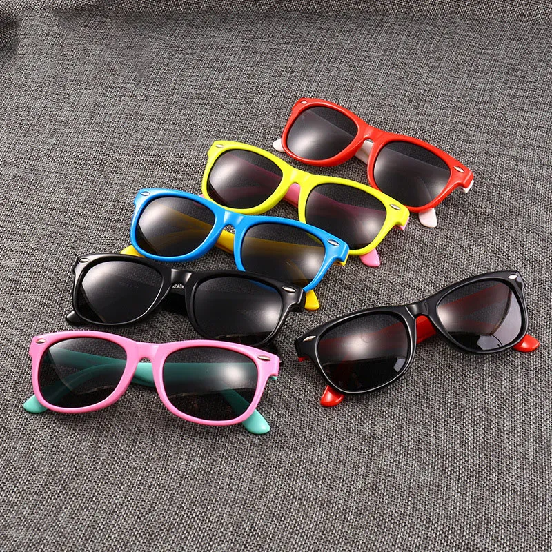 Kids' Sunblock Silicone UV-resistant Kids Sunglasses Polarized Full Frame Children's Boys and Girls Sun Glasses Ultraviolet-proof UV400 Beach Eyewear M4006