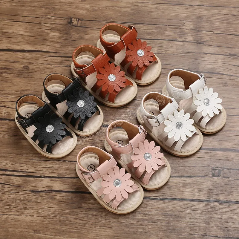 2022 Spädbarnsskor Toddler Babyflicka Skor Sommarlägenheter Sandal Blomma Mjuk Gummi Sole Anti-Slip Crib Skor Första Walker