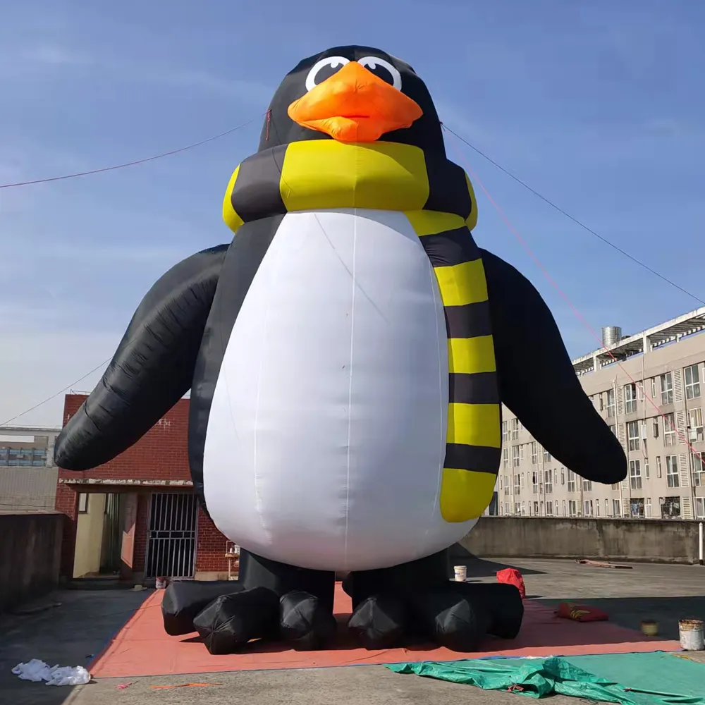 カスタマイズされた28フィートの背の高い巨大な膨脹可能なチャド屋外のクリスマスの装飾のためのペンギン