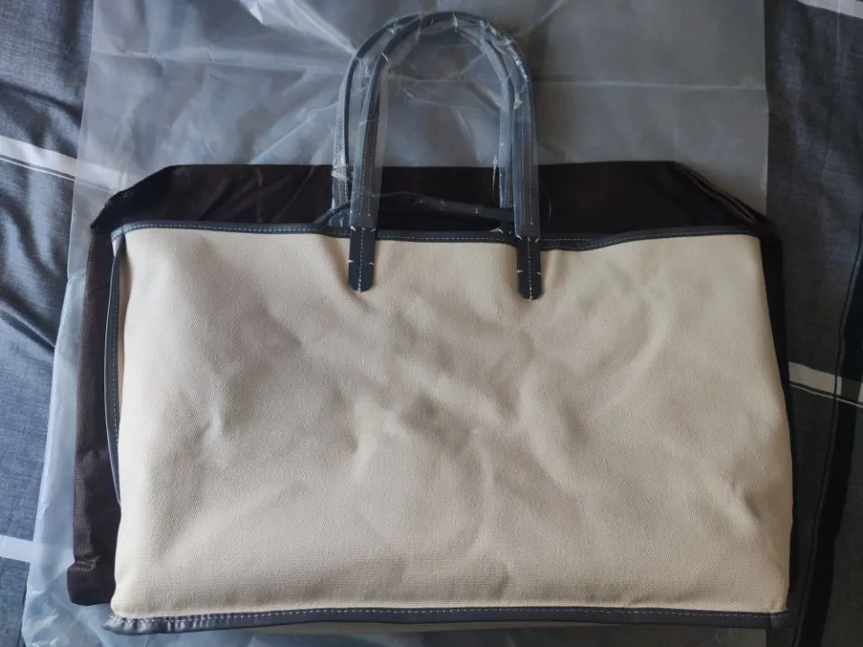 Borsa di pelle di moda per le donne in pelle di tela grande borsa per la spesa fornita con una piccola custodia marrone.