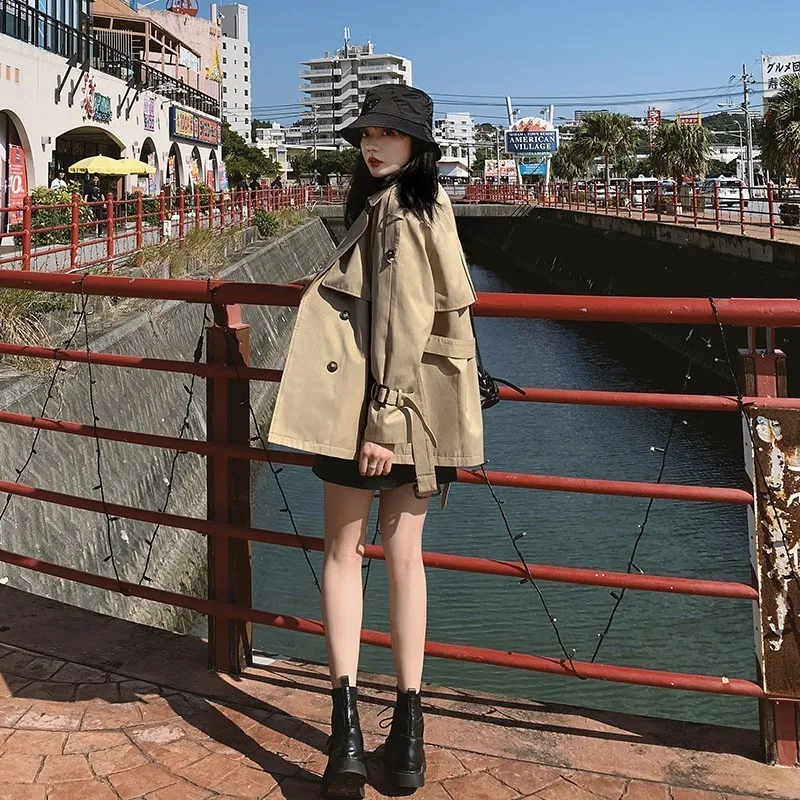 Classic Khaki Short Double-Breasted Trench Coat for Lady with Belts Flaps Women Windbreaker Spring Autumn Female Clothes T200828