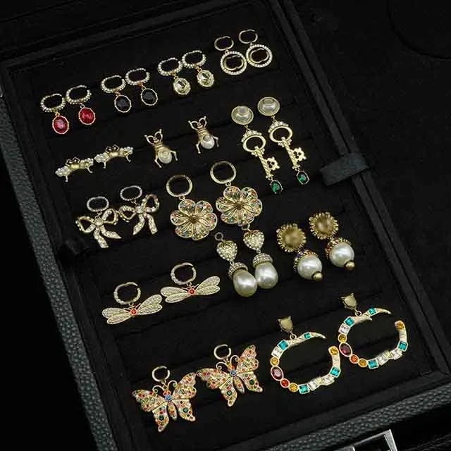 Classic Bow Diamond Charm Earrings Double Letter Pearl Pendant Eardrops Women Elegant Crystal Dangler For Birthday Date Anniversary