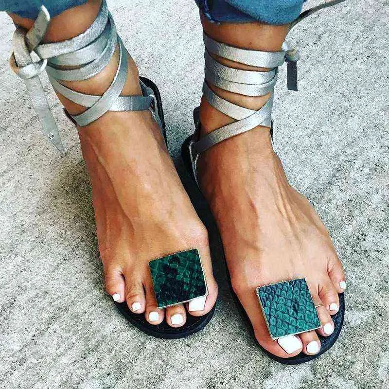 Sandals Slippers Women Cross Straps Flat Sandals Roman Style Snake Pattern Lace Up Lady Shoes Beach Summer 220304