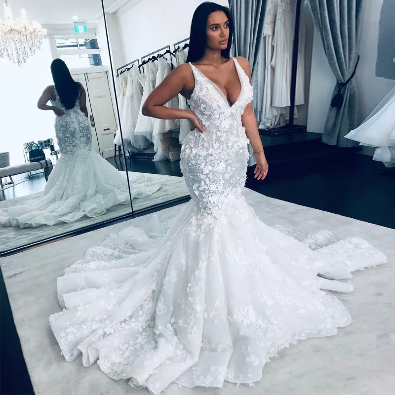 Charmiga sjöjungfrun spets bröllopsklänningar pärlstav ve nacke appliqued backless brudklänningar plus storlek sopa tåg robe de mariée