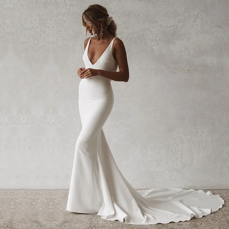 Sexy Mermaid Trouwjurk V-hals Open Back Boho Bruiloft Jurk Eenvoudige Effen Lange Trein Knoppen Strand Bridal Jurken Robe de Mariee