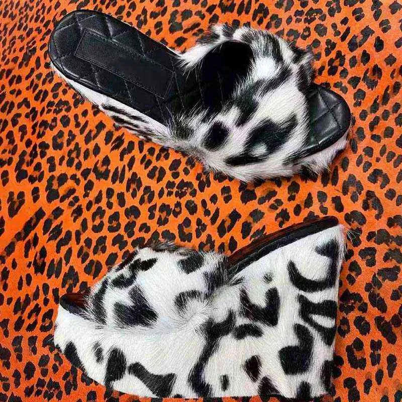 2021 Damskie szpilki Kapcie Panie Seksowne Bawełniane Pantofel Kobiet Futro Furry Fashion Coutwear Winterautumn Nowy Plus Size Buty W220218