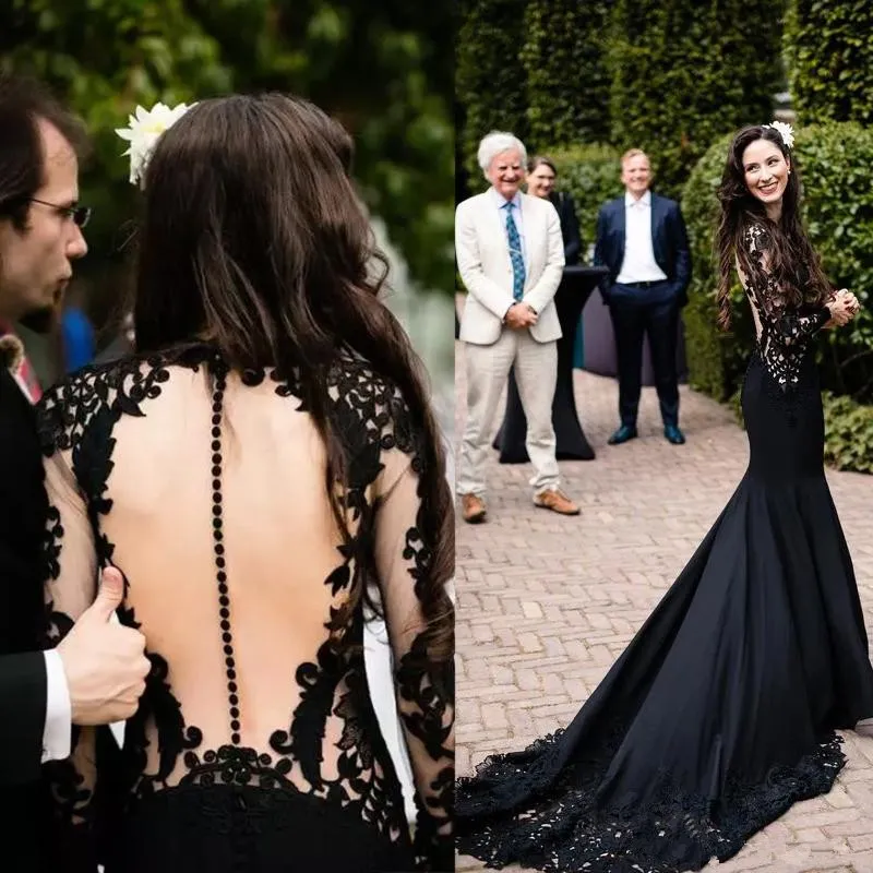 Robes de mariée sirène gothique noire avec des appliques en dentelle à manches longues bouton couvert Illusion dos trompette robe de mariée de campagne