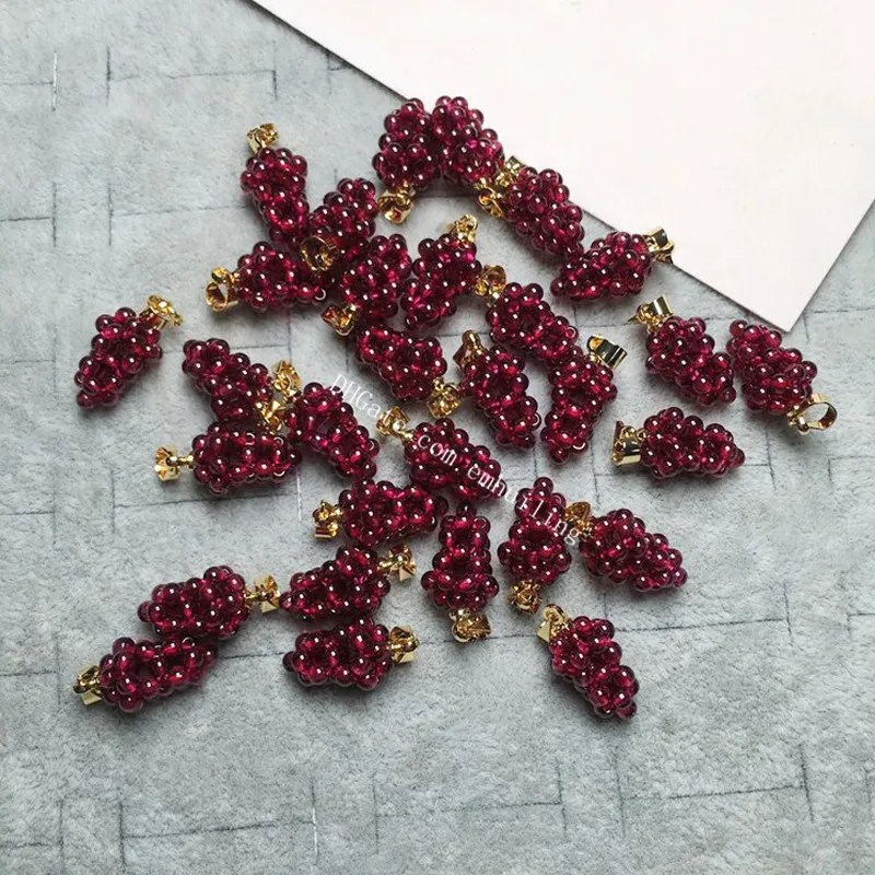 100st 15 * 9mm Mini Natural Garnet Crystal Stone Handväv Vin Röd Grape Form Charms Pendant W / 14K Guldpläterad Lås för halsband Örhänge