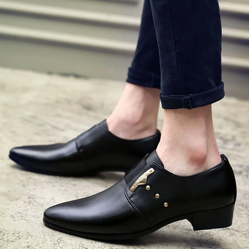 Vente chaude-Designer Junjarm Marque De Mode Hommes D'affaires Robe Mocassins Points Noir Chaussures Oxfords Respirant Formelle Chaussures De Mariage De Haute Qualité