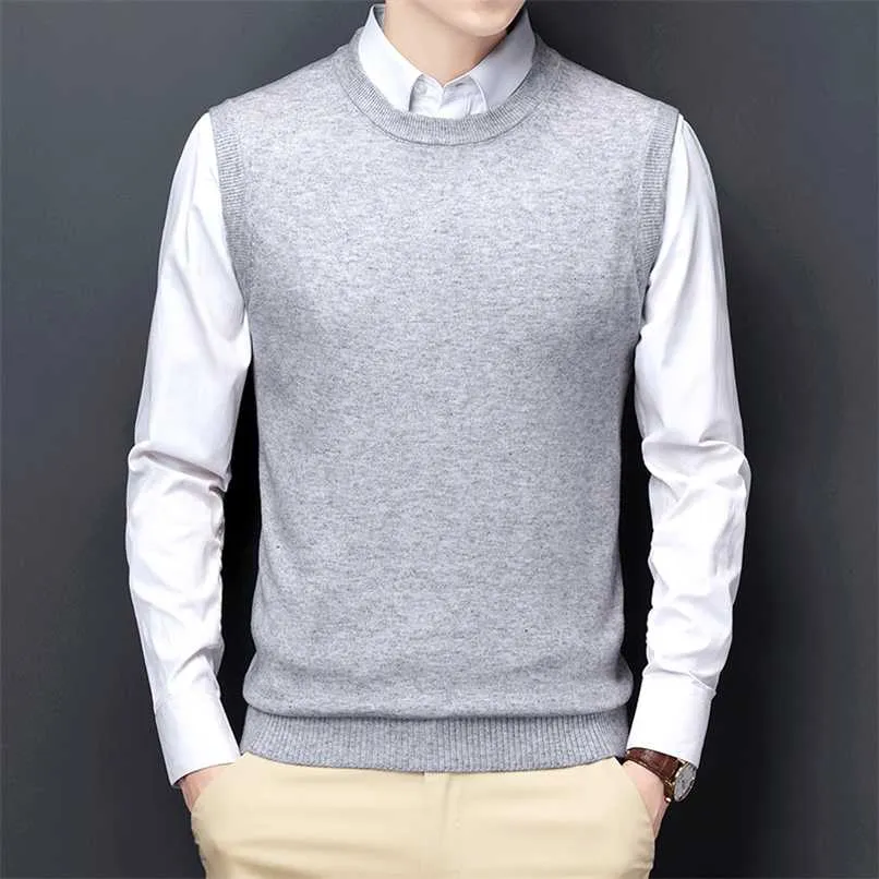 Män Sweater Vest Korean Round Neck Business Casual Monterad version Svart Ljus Grå Ärmlös Strikkad Vest Top Male Brand 211221