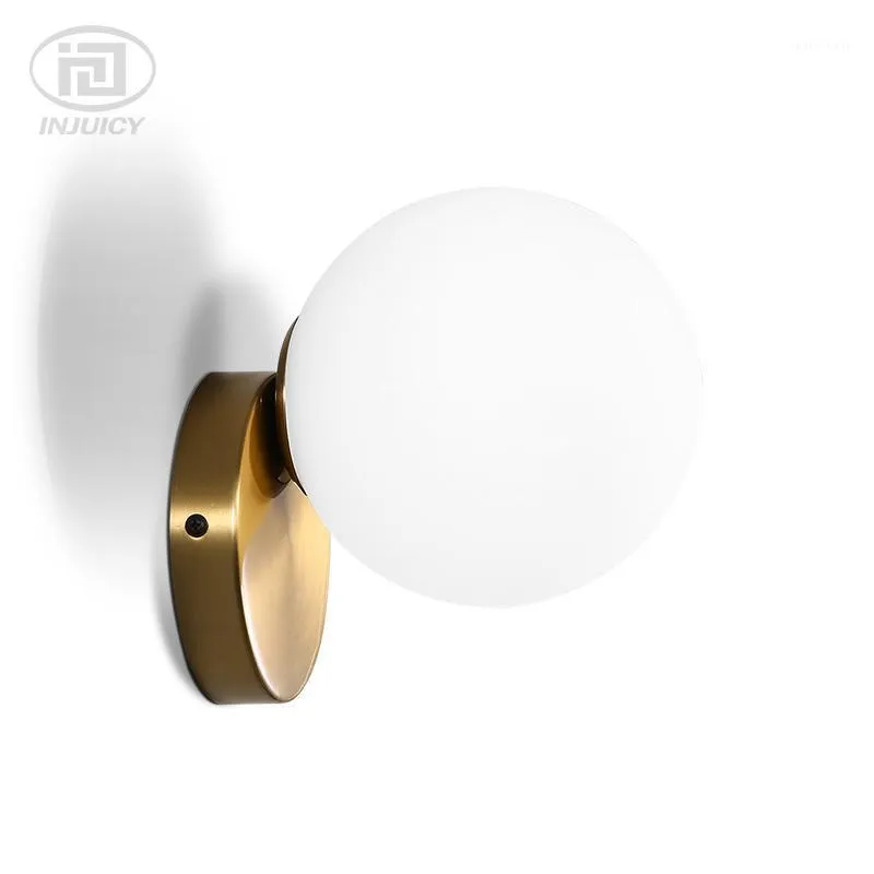 Lampada da parete in stile nordico Luci a LED Post-moderno Camera da letto semplice Comodino Soggiorno Lampada in vetro bianco latte dorato1