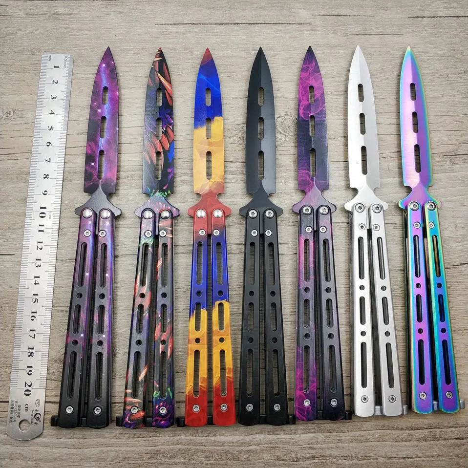 Großhandel Titan Regenbogen Farbe 5Cr13Mov Edelstahl Messer Training Butterfly Messer Spiel stumpfes Werkzeug keine Kante