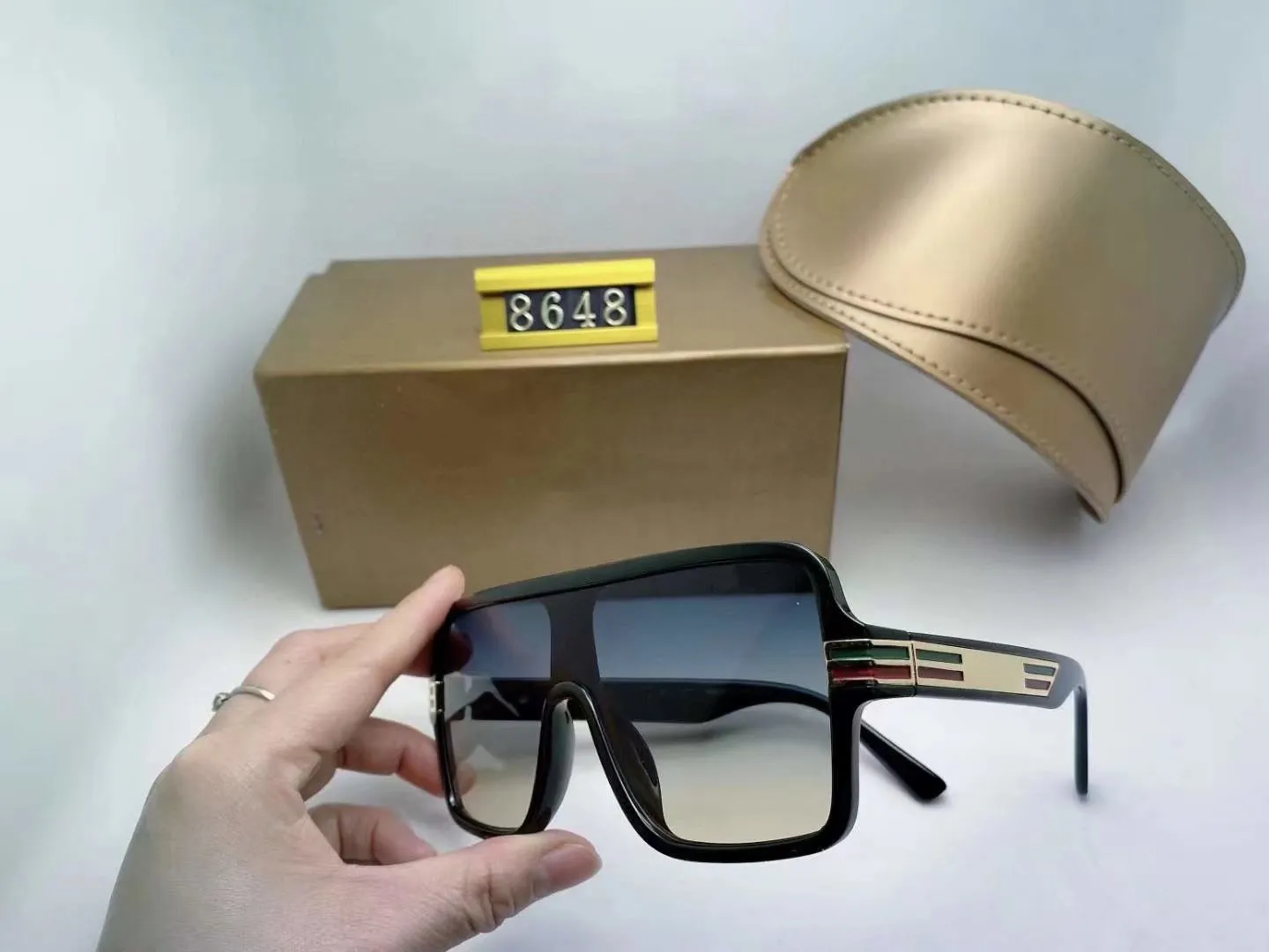 Designer de luxo óculos de sol mulheres 8648 moda óculos de sol quadrado estilo de verão quadro completo qualidade de proteção UV Sunglasse vêm com caixa