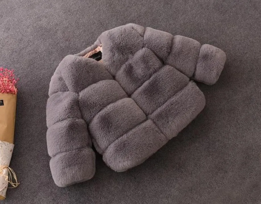 2020 Neue Wintermädchen Pelz Mantel Elegante Baby Mädchen Faux Pelzjacken und Schichten Dicke warme Parka Kinder Außenbekleidung Baby Infant Boy Design1095576