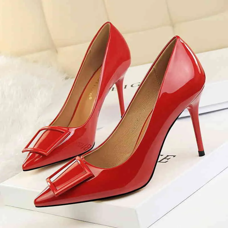 Sandalen Frauen Schuhe Korean Fashion Professional Spitz High Heels Patent Leder Flacher Mund Platz Taste Mit Hohen Absätzen Pumpen 220228