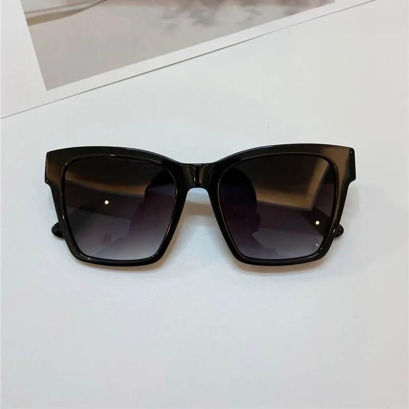 4384 Occhiali da sole alla moda Protezione UV per donna Montatura vintage quadrata Cat Eye Popolare di alta qualità Vieni con custodia Occhiali da sole classici