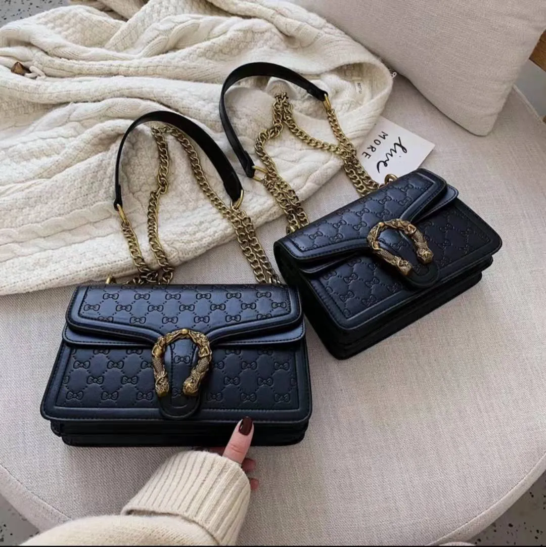 Designer Cross Body Lyxiga budväskor för kvinnor Mjukt läder axelväska modehandväskor metallkedja Rosettmönster Satchel clutchväska Magnetiskt spänne HBP