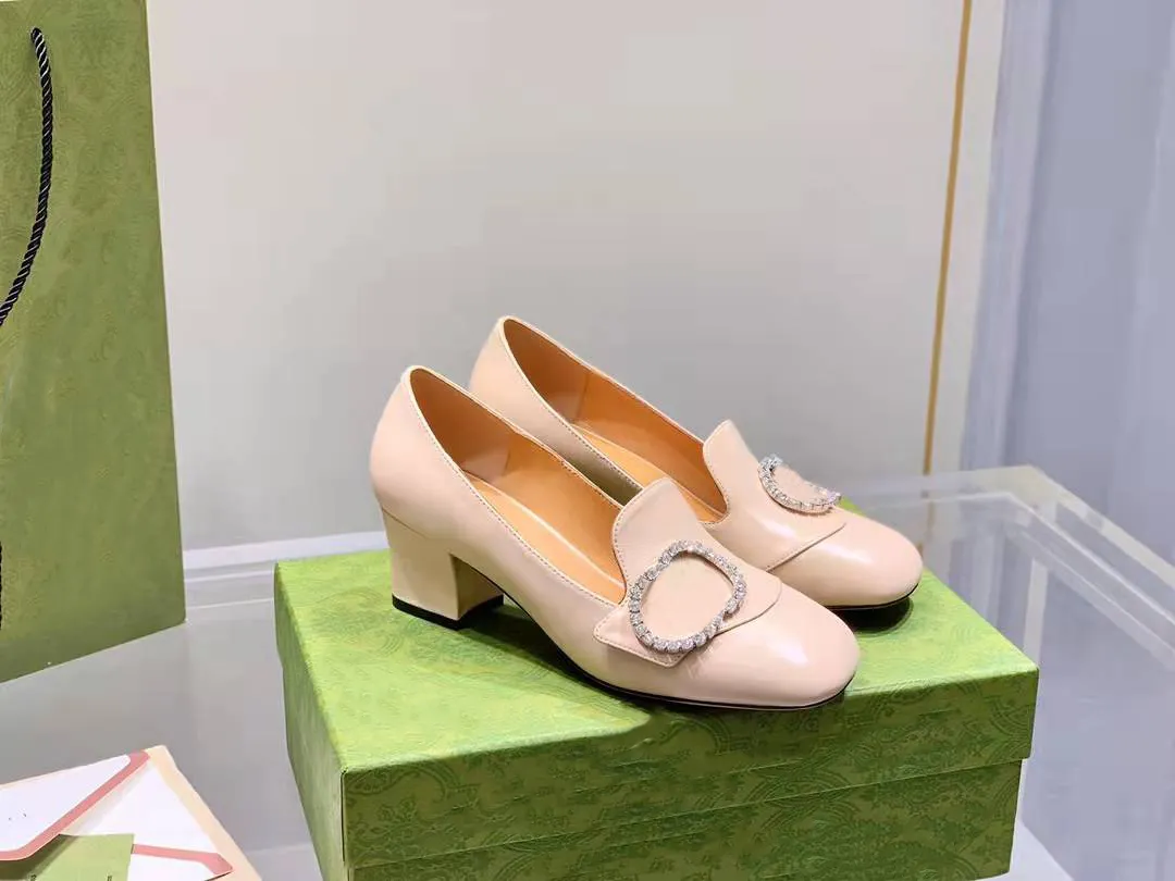 Kvinnors läder sandaler balett platt strass spänne tjocka klackar för skor storlek 35-40