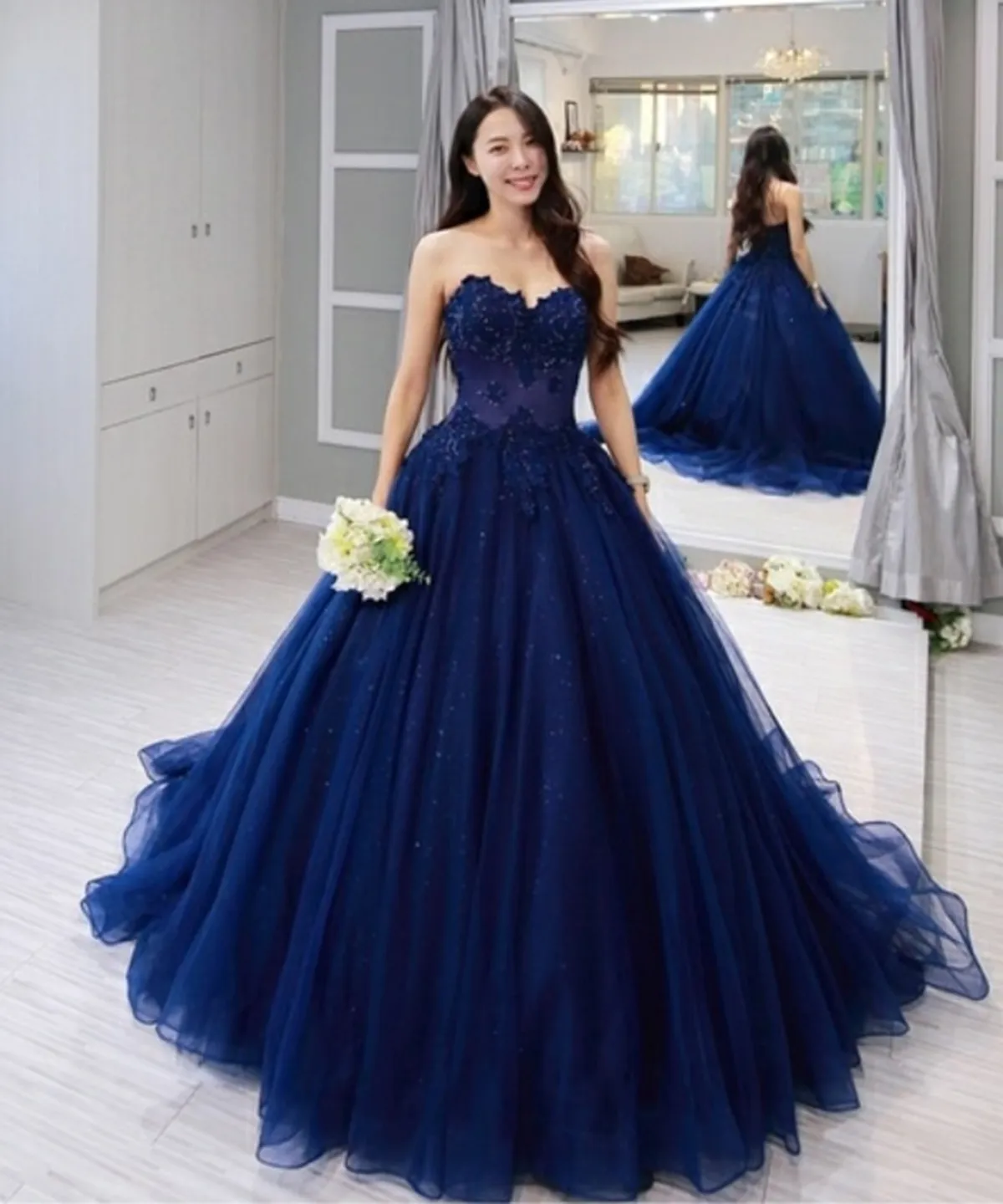 Glamorous Sweetheart Sparkle Tulle Balayage Train Deep Royal Blue Robe de soirée de bal avec appliques