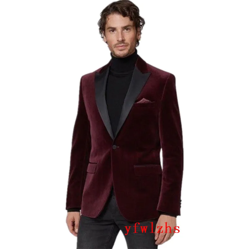 Bonito Velvete TuxeDos Groom Peak Lapel Men Suits Mens Casamento Smoking Costumes de pour hommes (jaqueta + calça + gravata) Y532