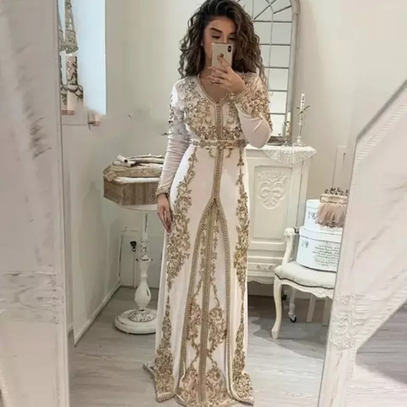 2023 Vestidos de noite muçulmana marfim elegante marfim de marfim de manga longa Apliques de renda dourada Islâmica Arábia Saudita Dubai Vestidos de Partido Formal