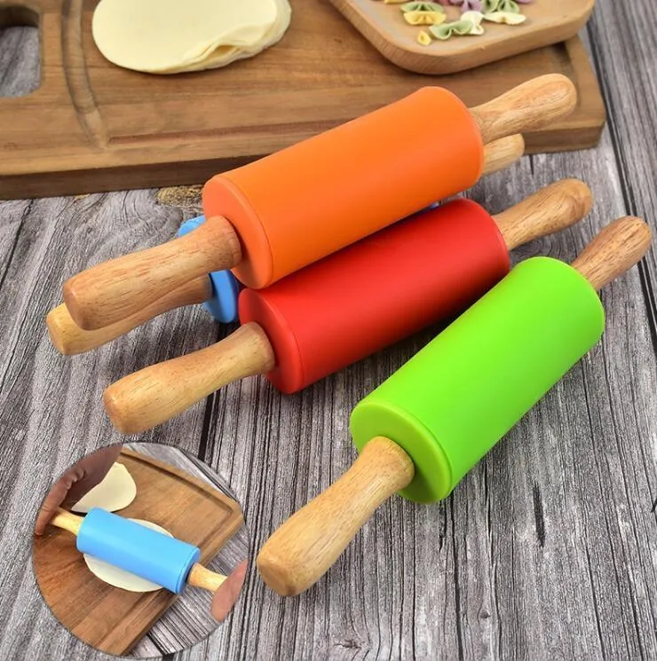 Rouleau à pâtisserie en silicone pour la cuisson de biscuits à pizza Surface antiadhésive Manche en bois 4 couleurs Rouleaux de pâte Outils de cuisine RRB14399