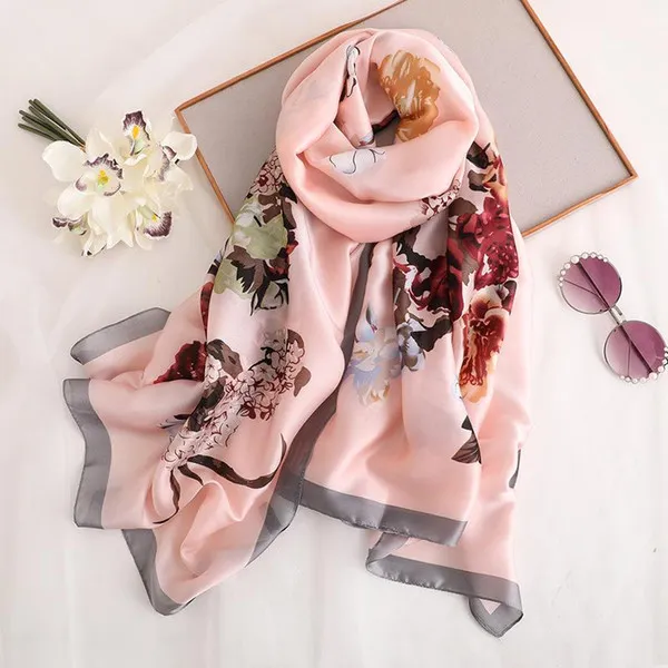 2020 الخريف أزياء المرأة والأوشحة الحرير الجديد الزهور طباعة شالات الأغطية طويل باندانا الفولار فام فاخرة لينة وشاح الحرير