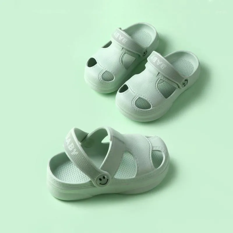 Sandaler sommar baby hål skor 2022 barn trevlig non -slip mjukt golv gamla pojkar flicka strand 1 -5 år pojke