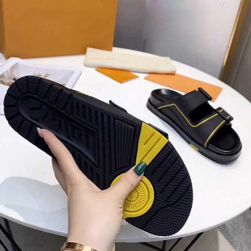 Calfskin Platform Slippers Designer Italian Luxury Sandals Classic Outdoor Mules Rubber Loafers Fip Flops Spring Summer 2022 Retro Shoes Fashion Beach Slides