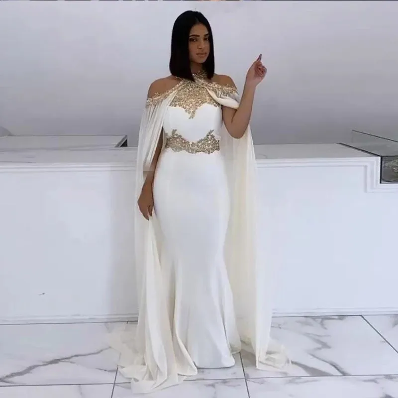 Syrenki Suknie Wieczorowe 2021 Halter Off Ramię Biały i Złoty Koronki Vestaglia Donna Cape Arabski Dubai Formalne Długie Eleganckie Suknie Party Party