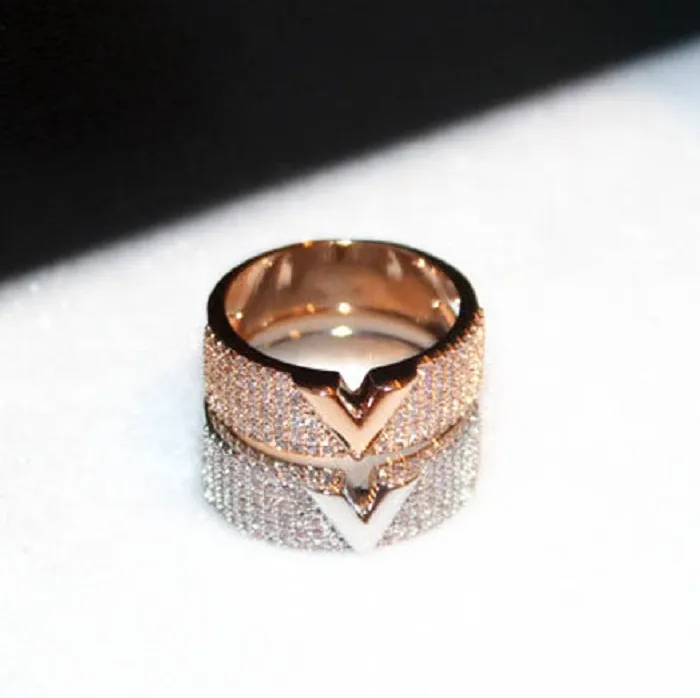 Mode Luxury Designer Super Mousserande Cubic Zirconia Diamond Letter v Hålring för kvinnor Tjejer 8 9