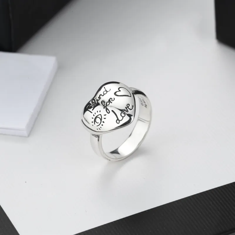 Luxury Designer Smycken Kvinnor Ringar Silver Färg Mode Designer Rings Classic Diamond Gifts Love Ring 2112295D