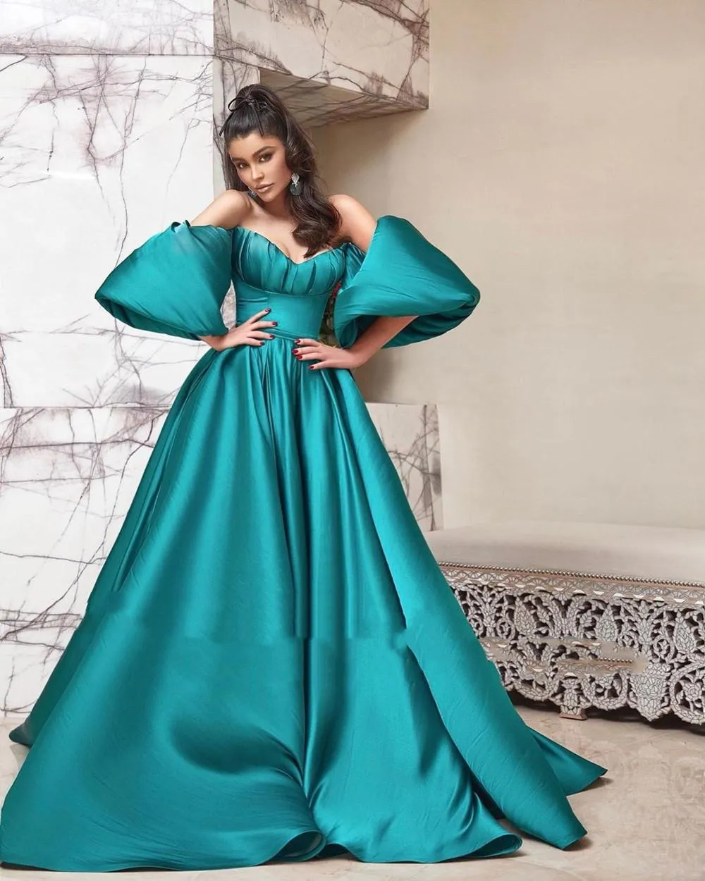 Élégant Arabe Dubaï Vert Satin Robe De Bal Robe De Bal Manches Longues Bouffantes Plis Drapé Chérie Cristaux Perlé Robe De Soirée Robes De Soirée Sur Mesure