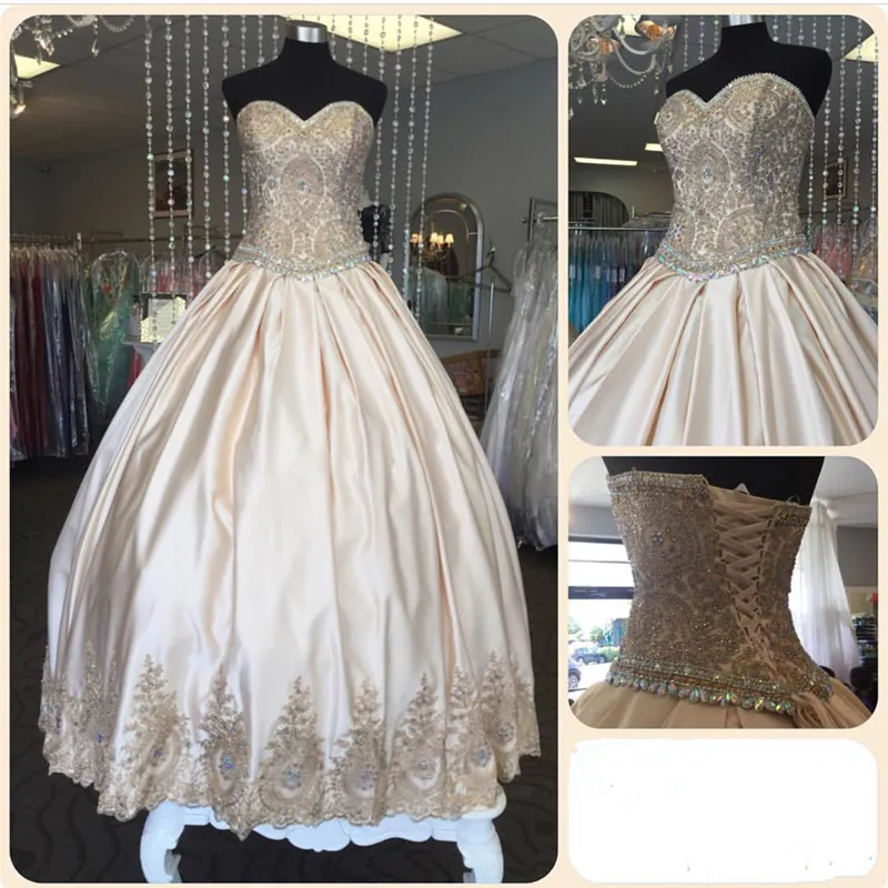 Abiti Quinceanera ricamati in oro Abito da ballo Applicazioni di perline Abiti dolci 16 Plus Size Abiti da sera lunghi da ballo formale QC1561