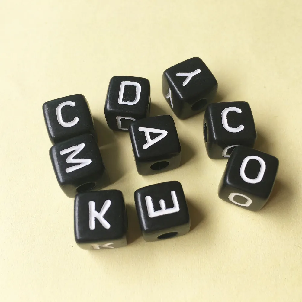 Whole 550PCS lot Mixed A-Z 10 10MM Black with white Printing Plastic Acrylic Square Cube Alphabet Letter Initial Beads 200930252D