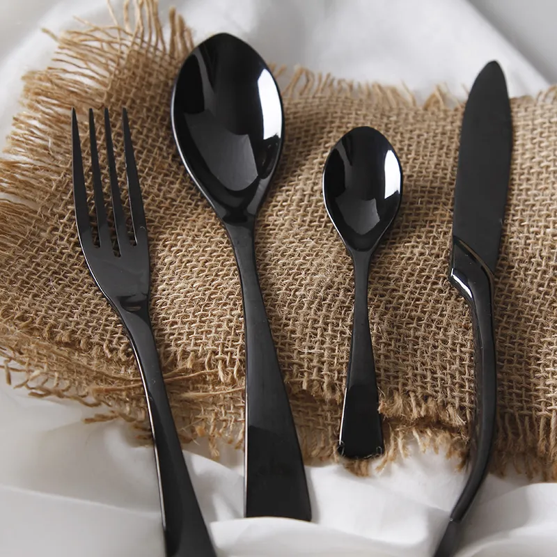 4-teiliges schwarzes Besteckset - Steakmesser, Gabel, modernes Design_voghion.com