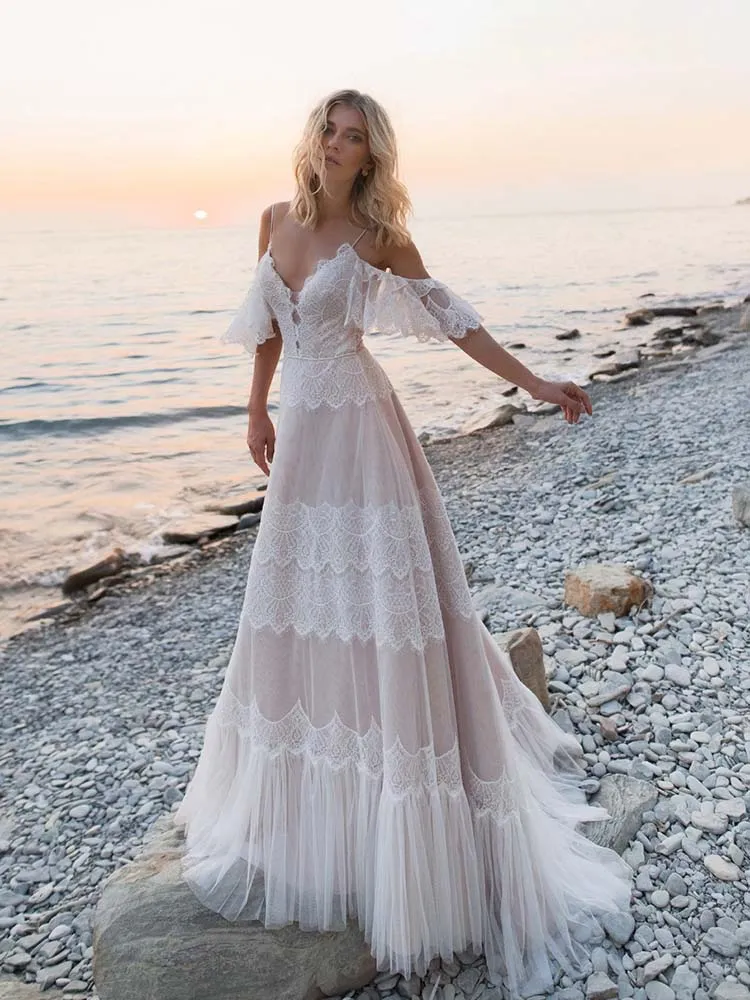 Strand Trouwjurken Kant Off Shoulder Backless With Spaghetti Riemen Diepe V-nek Bruidsjurk Robe de Plage Boho Bohemian Lorie Romantisch