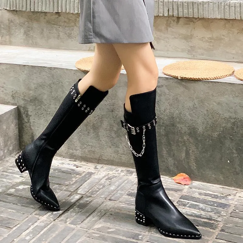 Vente chaude-May niamh Bottes longues pour femme Hiver au genou Décoration en métal Sexy Bottes à bout pointu Talons carrés Garder au chaud Lady Chaussures A143