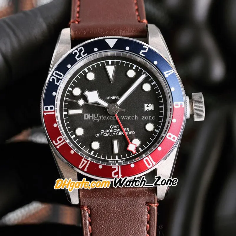 42 mm Datum GMT Schwarzes Zifferblatt Asiatische 2813 Automatik M79830RB-0002 Herrenuhr M79830RB Blaue/rote Lünette Stahlgehäuse Braunes Lederarmband Herrenuhr Watch_Zone WZTD