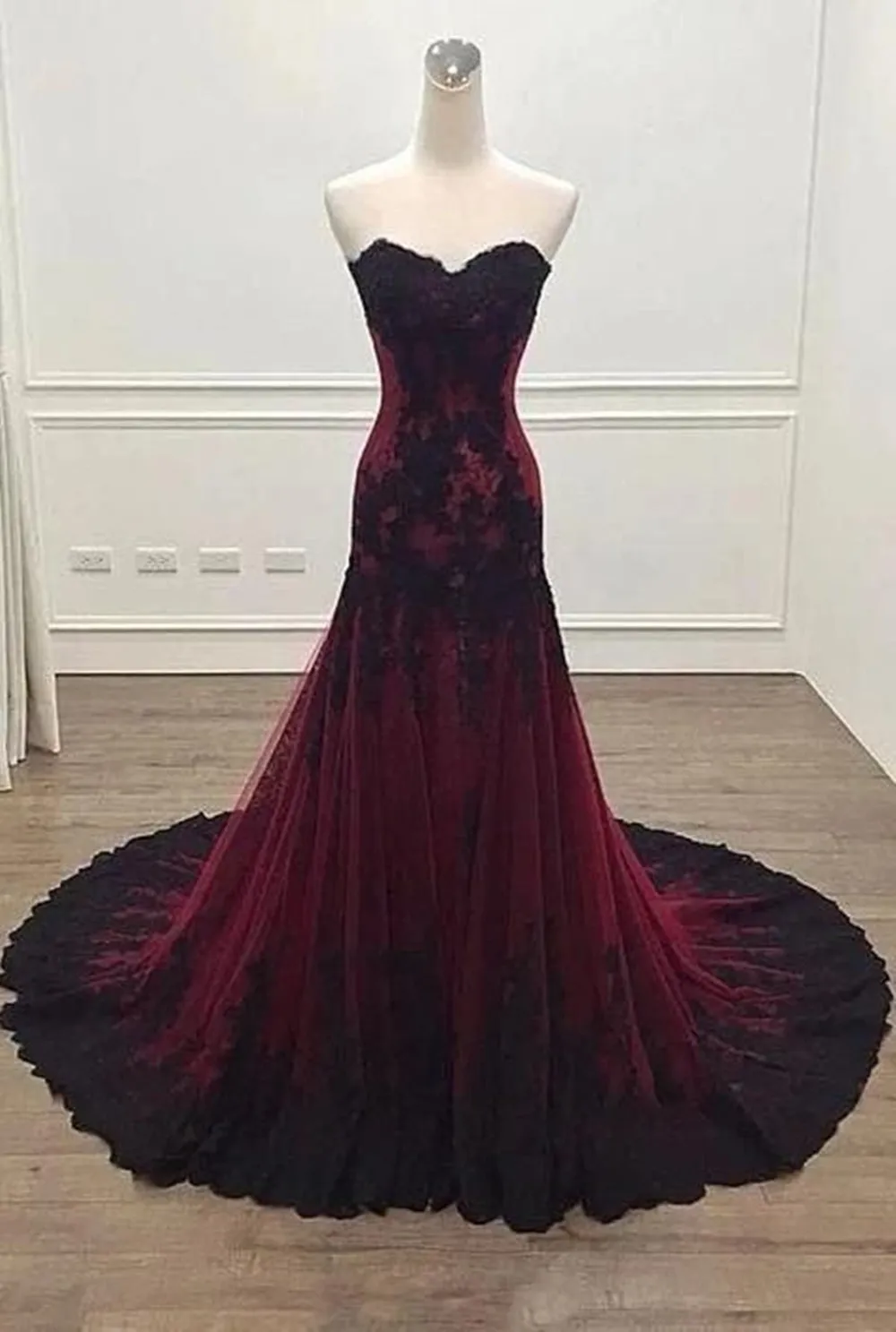 Vintage Black and Burgundy Red Gothic Wedding Dress Mermaid Sweetheart Lace Tulle Non White Victorian Bridal Gowns Bride Dress