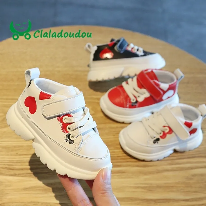 Claladoudou 12- Märke Baby Girls Boys First Walkers Beige Black Red Hot Heart Fashion Soft Toddler Casual Shoes för 1- LJ201104