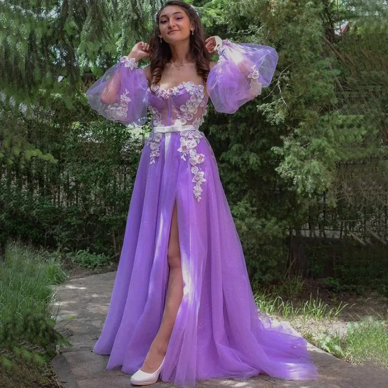 Tulle Purple Prom Klänningar från axeln Långärmad Bodice Ruffles Golvlängd Skirt Aftonklänningar